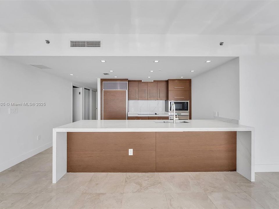 465 Brickell Ave APT 4201, Miami, FL 33131 | Zillow