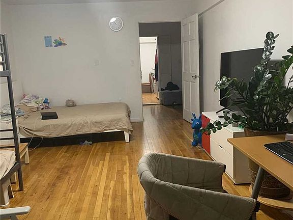 3rd image of 144-70 41st Ave #6L