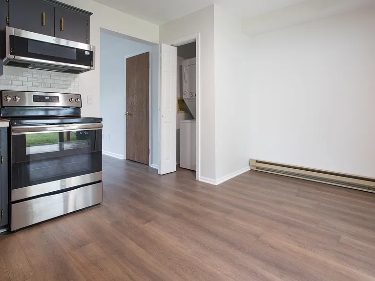 3060 Millstone Dr — Photo 3