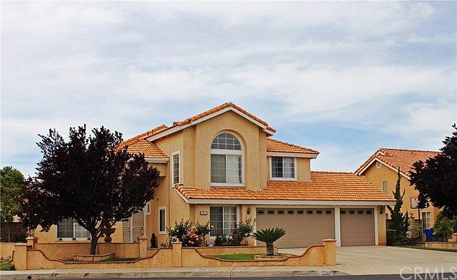 Beautiful 2-story home with a 3-car garage