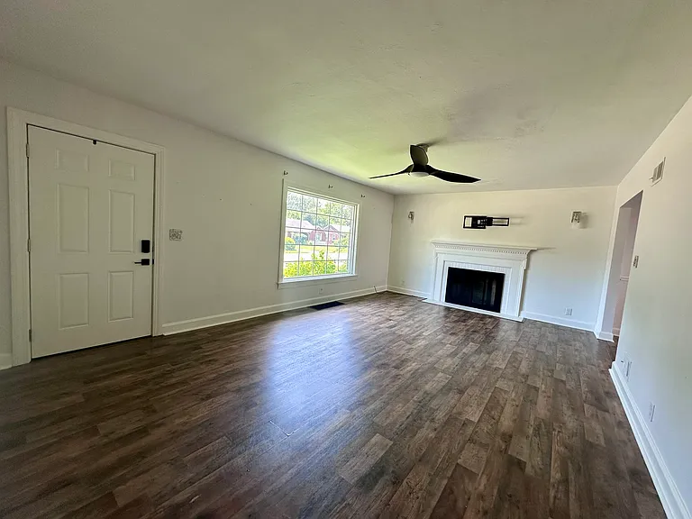 1425 Ford Ave — Photo 4