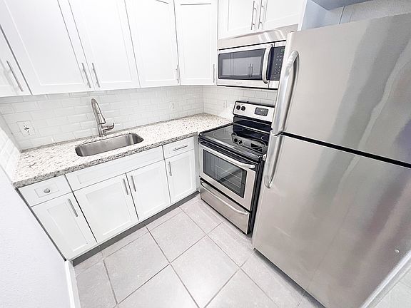 3rd image of 635 NE 8th Ave APT 5