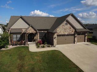 1408 Lake Pointe Ct, Springfield, IL 62712