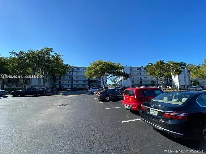 8560 N Sherman Cir #404 — Photo 32