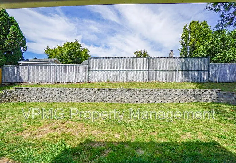 1708 NW 104th St — Photo 36