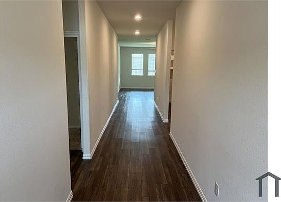 4th image of 513 Robinson Way