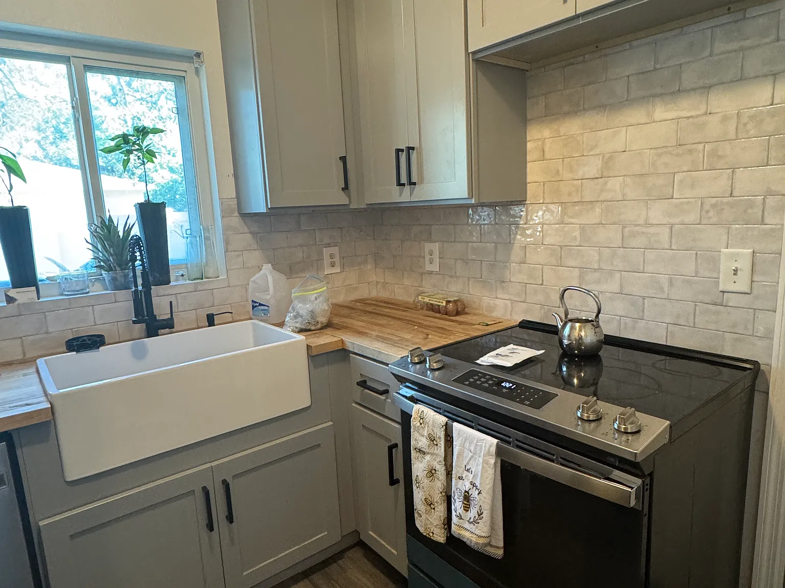 3609 E Osborne Ave — Photo 2