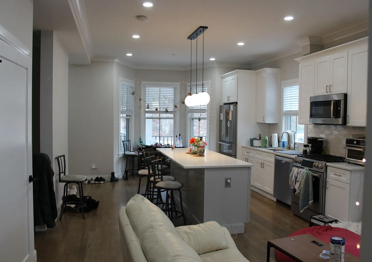 Gorgeous 5 Bed/2 Bath By B.C. ~ Central Air, In-Unit Laundry, Renovated — Photo 1