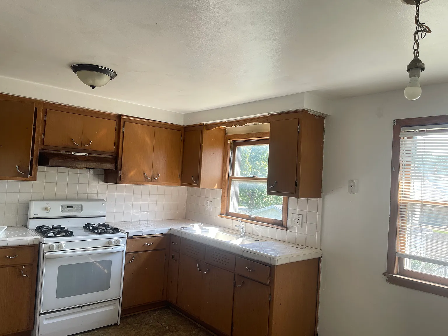 8717 W Hampton Ave — Photo 3