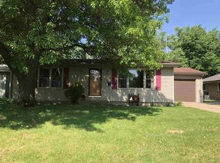 1409 W Shore Dr, Pekin, IL