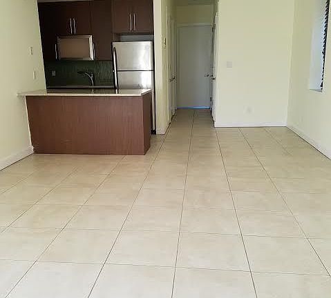 4th image of 207 27th Ave APT 3R