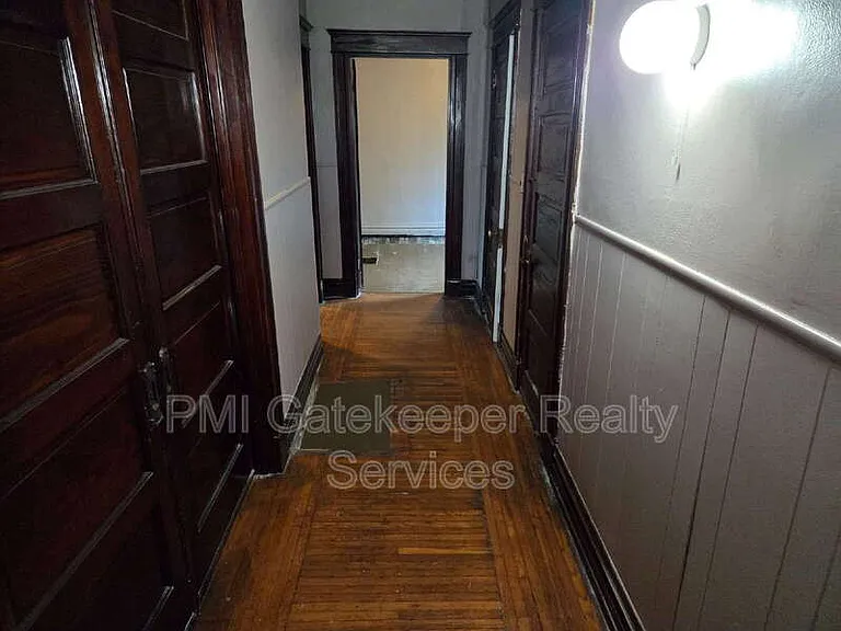 954 Hawthorne Ave #1 — Photo 2