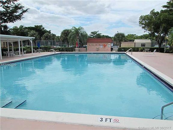 Fantastic 2/2 Condo in Adult Community