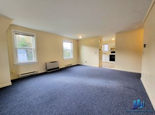 10 Village Dr #5, Manchester, ME 04351