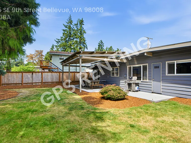 16015 SE 9th St — Photo 2