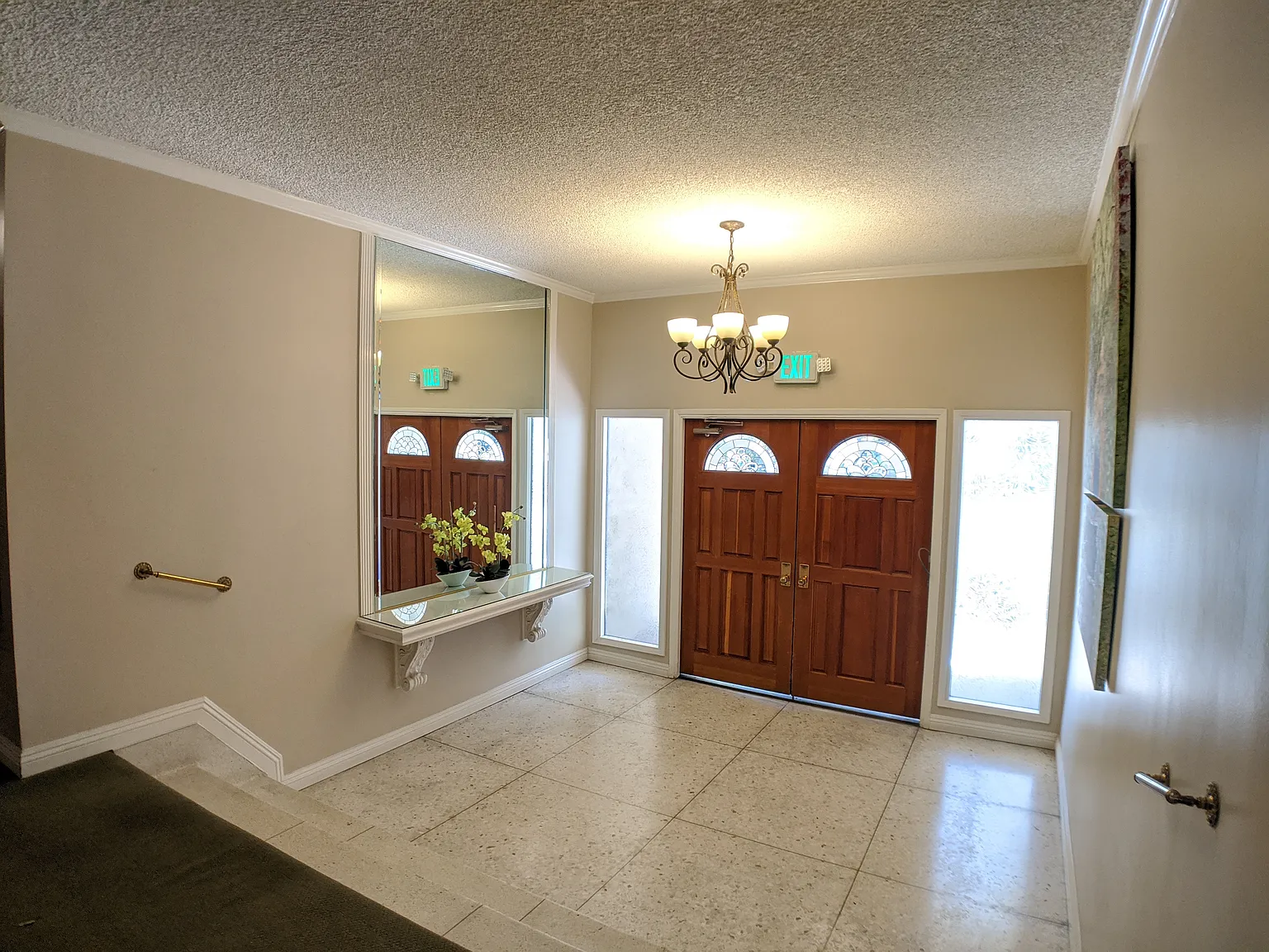 350 S Oakland Ave — Photo 2