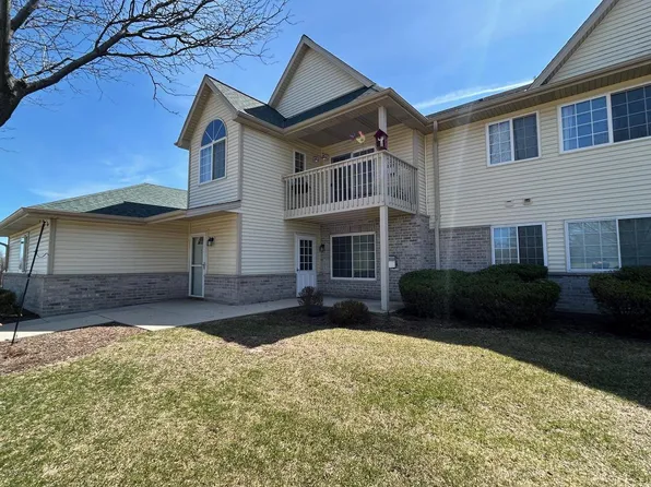 4774 West Maple Leaf CIRCLE, Greenfield, WI 53220
