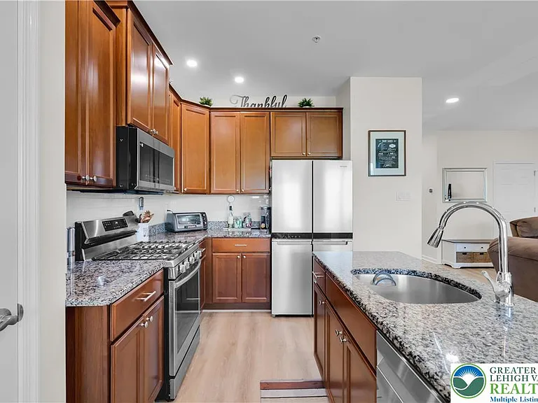 991 King Way — Photo 19