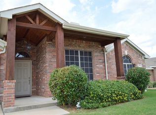 1501 Weeping Willow Ln, Arlington, TX 76002