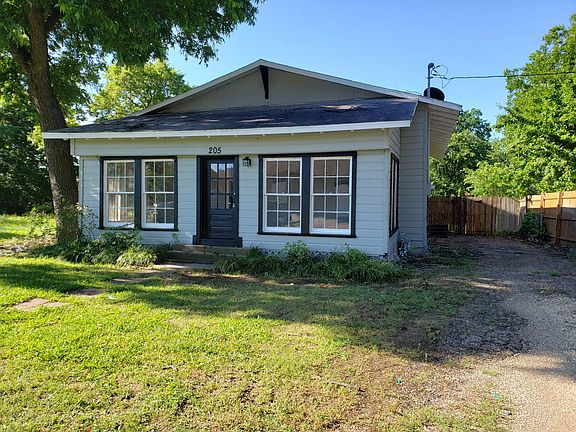 3rd image of 205 W Atchley Ave