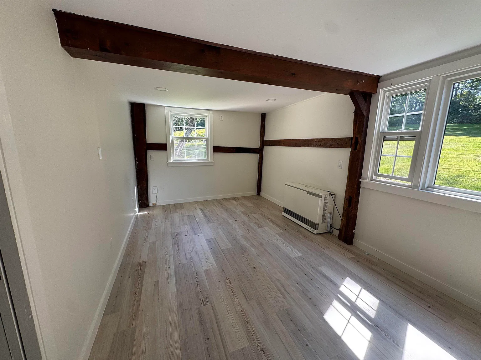 1 bed, 700 sqft, $1,300 — Photo 3