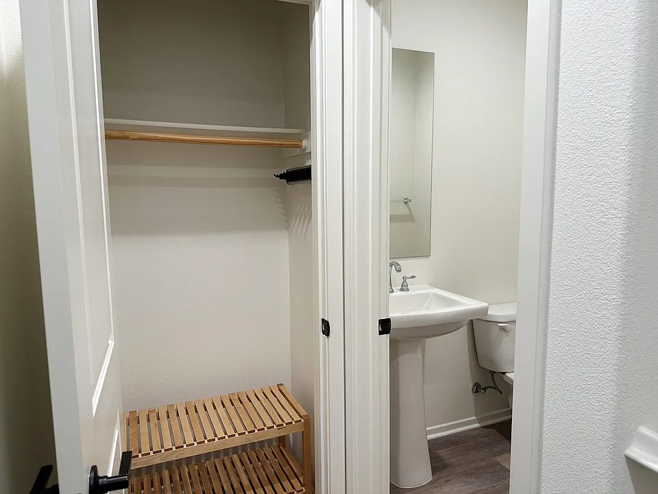 Powder Room/Closet