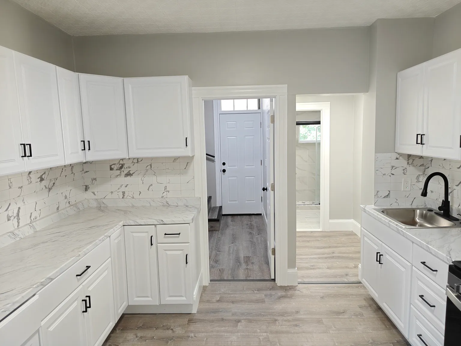 2 bed, 600 sqft, $2,700 — Photo 3