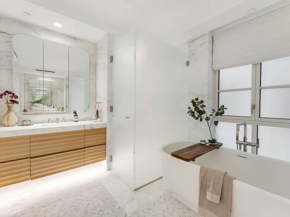 16 Fifth Avenue image 15 of 20