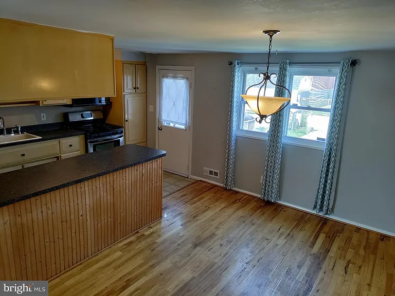 7862 Kentley Rd — Photo 3