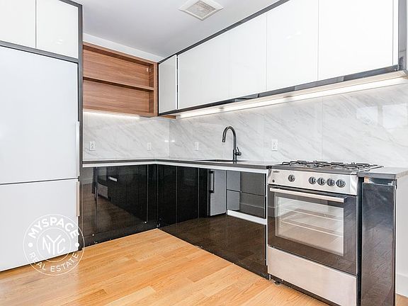 2nd image of 581 Ocean Pkwy APT 8F