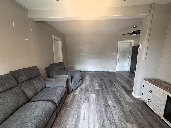 4th image of 615 W 17th St