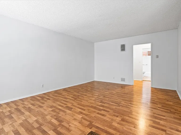 135 S Belmont St — Photo 5