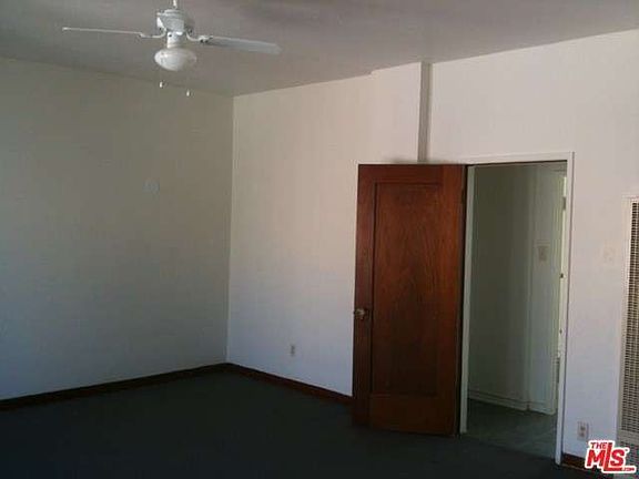 5th image of 224 Columbia Pl