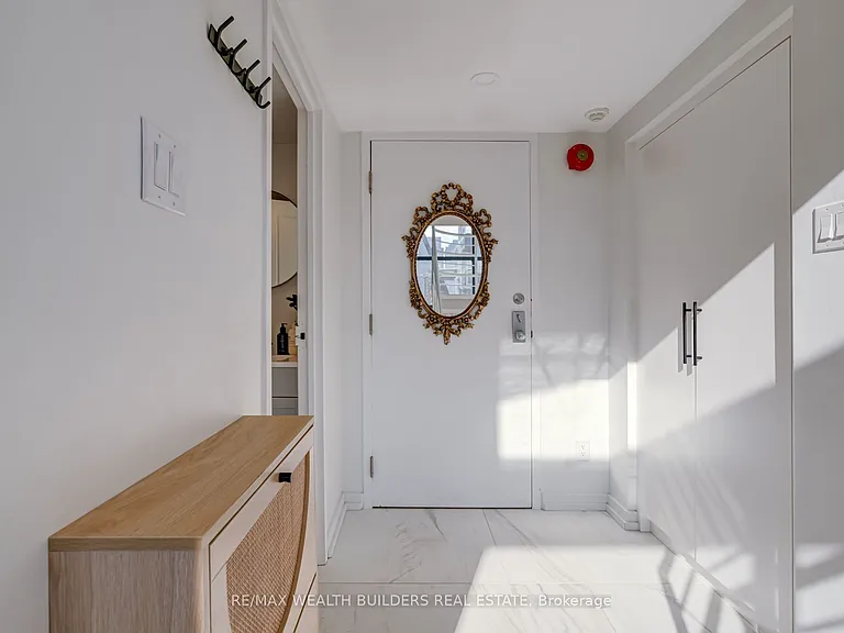 393 King St E #403 — Photo 22