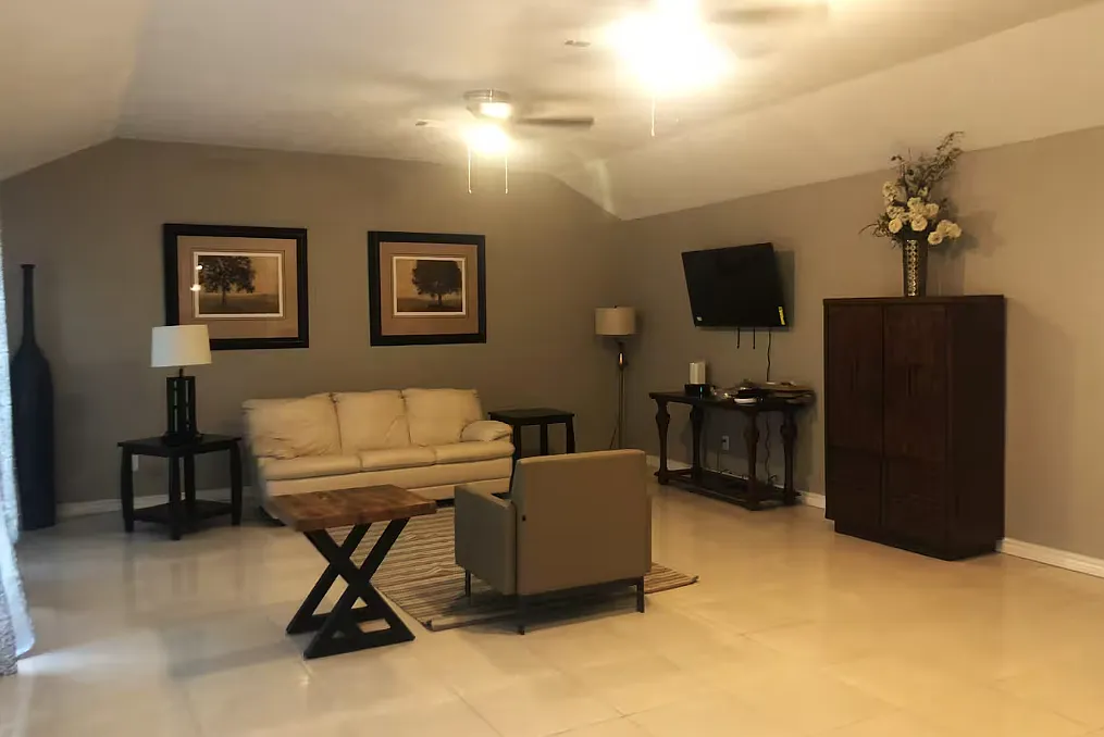 3 bed, $4,900 — Photo 4