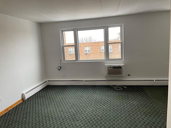 3rd image of 6160 N Damen Ave APT 507
