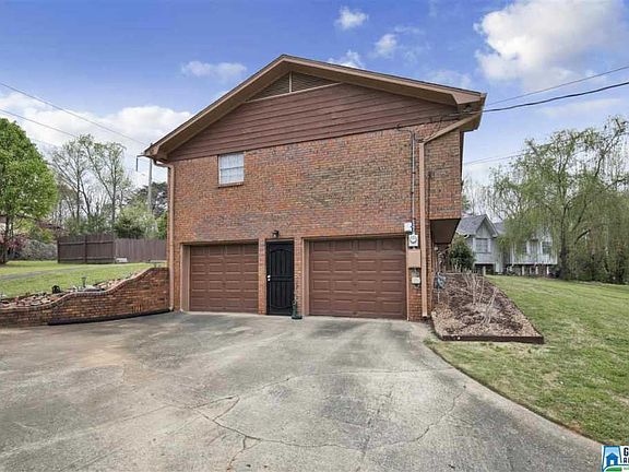 3rd image of 2220 Ledgewood Cir