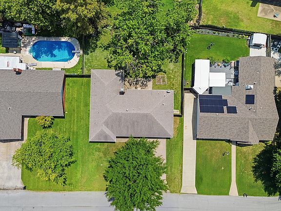 4th image of 2609 W Elgin St