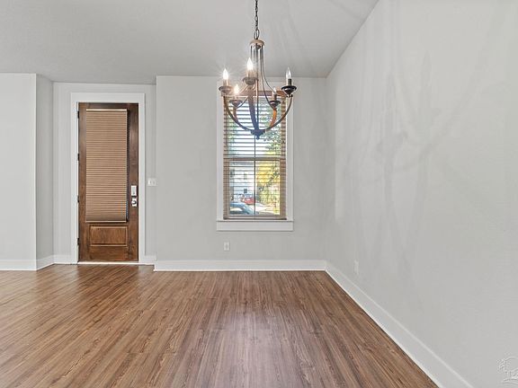 5th image of 236 N De Villiers St