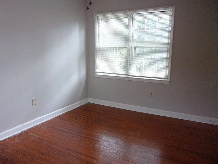1052 Ebenezer Avenue Ext — Photo 12