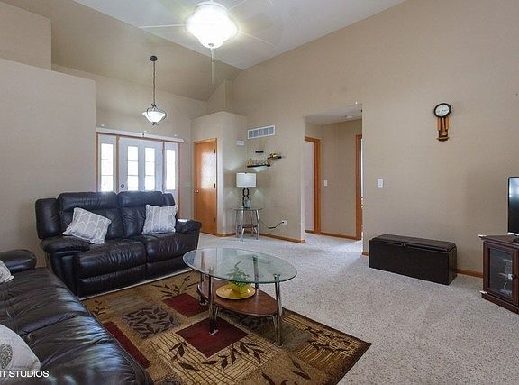 3rd image of 1675 Jennifer Dr