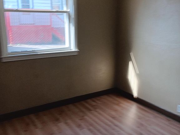 5th image of 3034 Horton St