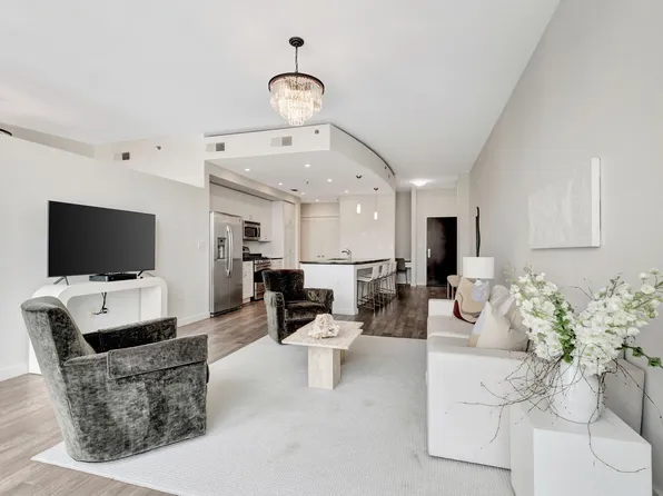 900 20th Ave S APT 807, Nashville, TN 37212