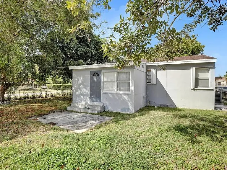 2552 Wiley St — Photo 17