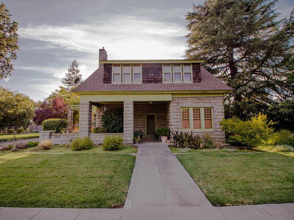 1st image of 914 1st St