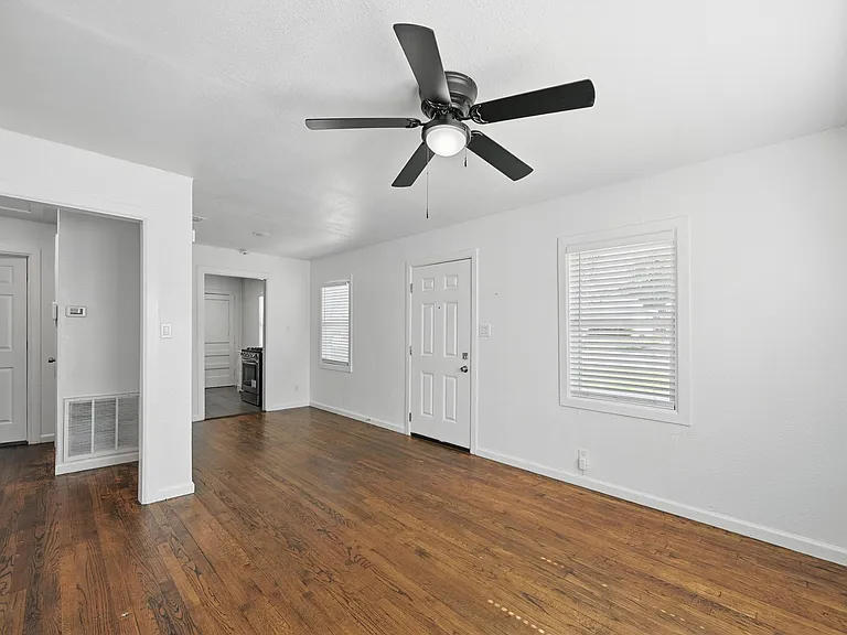 1205 Hamsted St — Photo 6