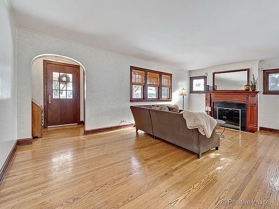 2nd image of 928 S Ashland Ave