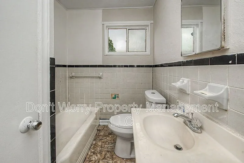 1 bed, 1.0 bath, $995 — Photo 3