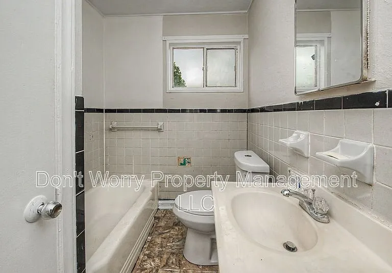 1609 Oneka Ave #A — Photo 3