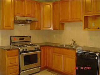4th image of 1083 Hollister Ave